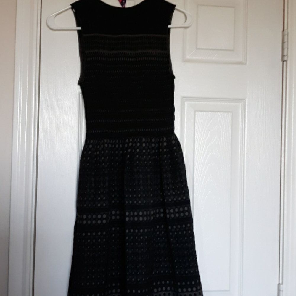 Dress - Picture 4 of 4